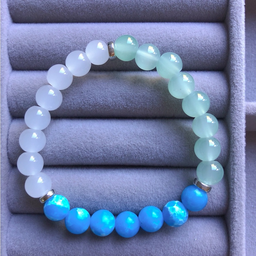 🌟🌟Elegant Blue and White Beaded Bracelet